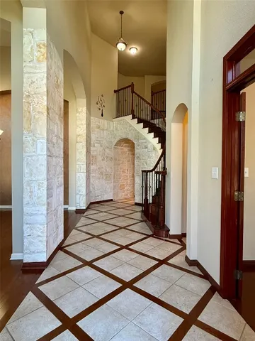 a view of entryway with a front door