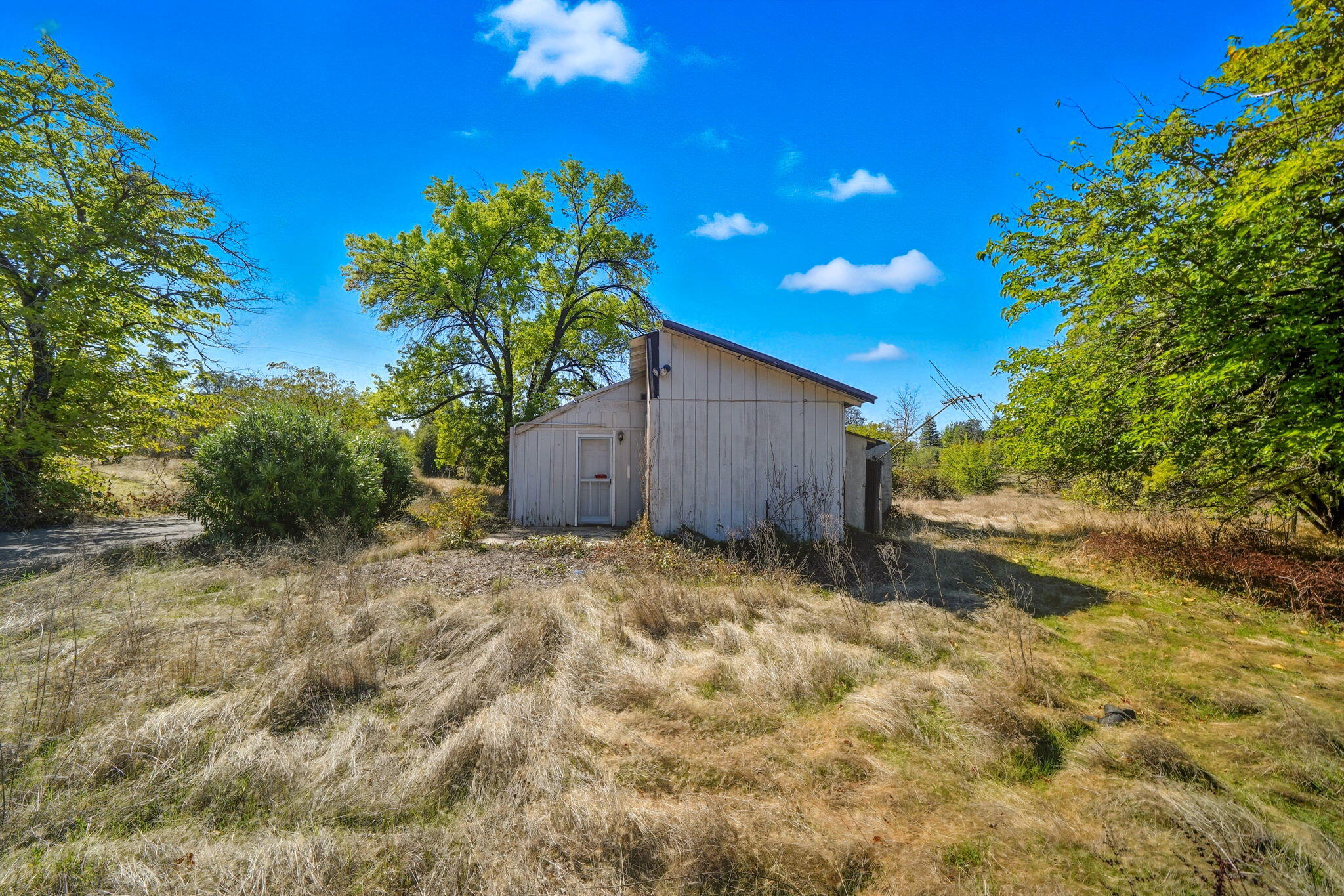 6298 Oasis Road Redding, CA 96003 - Photo 6 of 33 4-web-or-mls-IMG-04