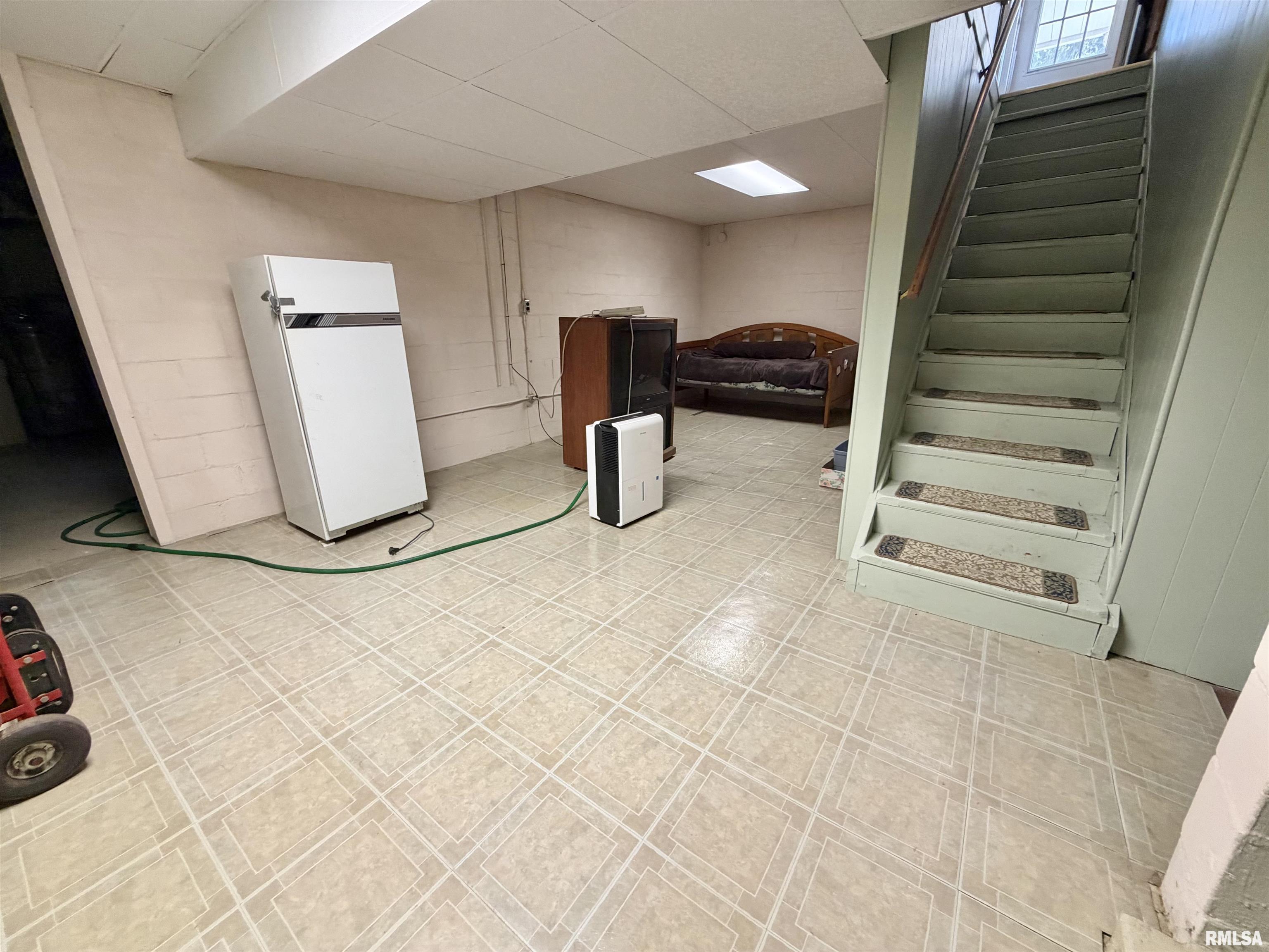 1797 South Lake Storey Road Galesburg, IL 61401 - Photo 21 of 33