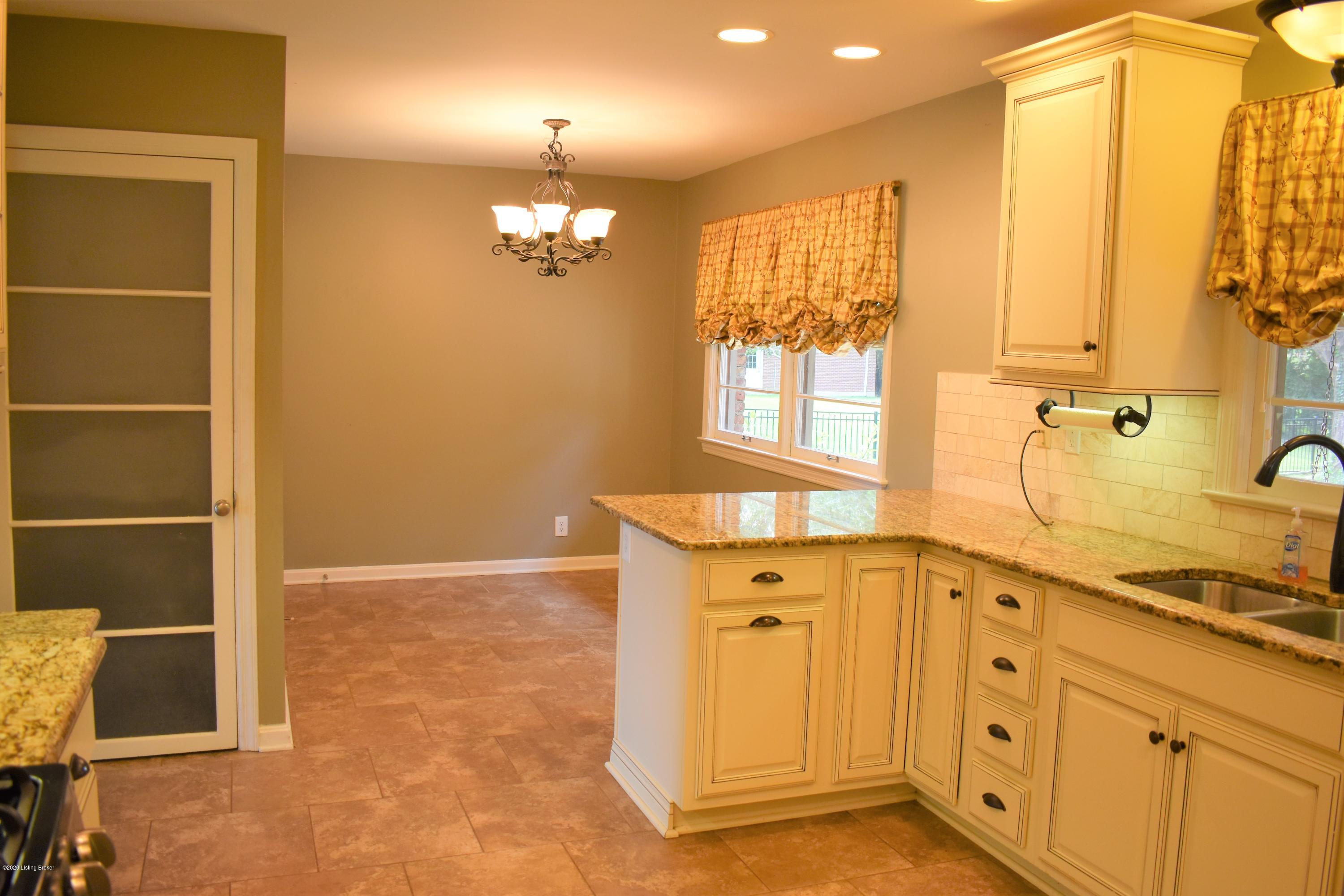 6309 Regal Road Louisville, KY 40222 - Photo 13 of 31 DSC_1082