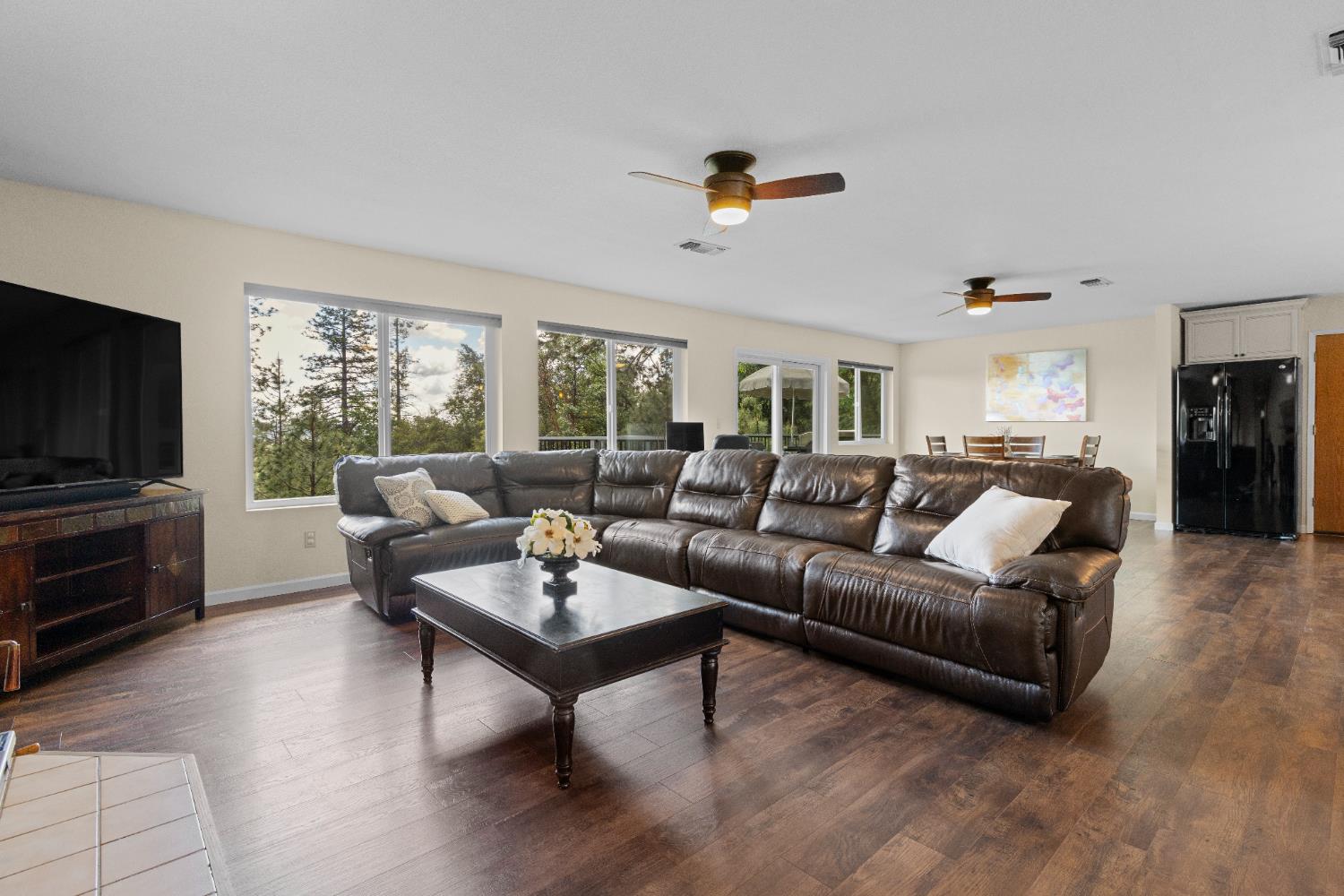 6139 Green Ridge Drive Foresthill, CA 95631 - Photo 13 of 30 a living room with furniture and a flat screen tv