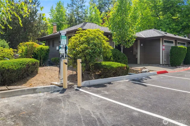 $498,000 | 200 Mountain Park Boulevard Southwest, Unit A204, Issaquah, WA 98027