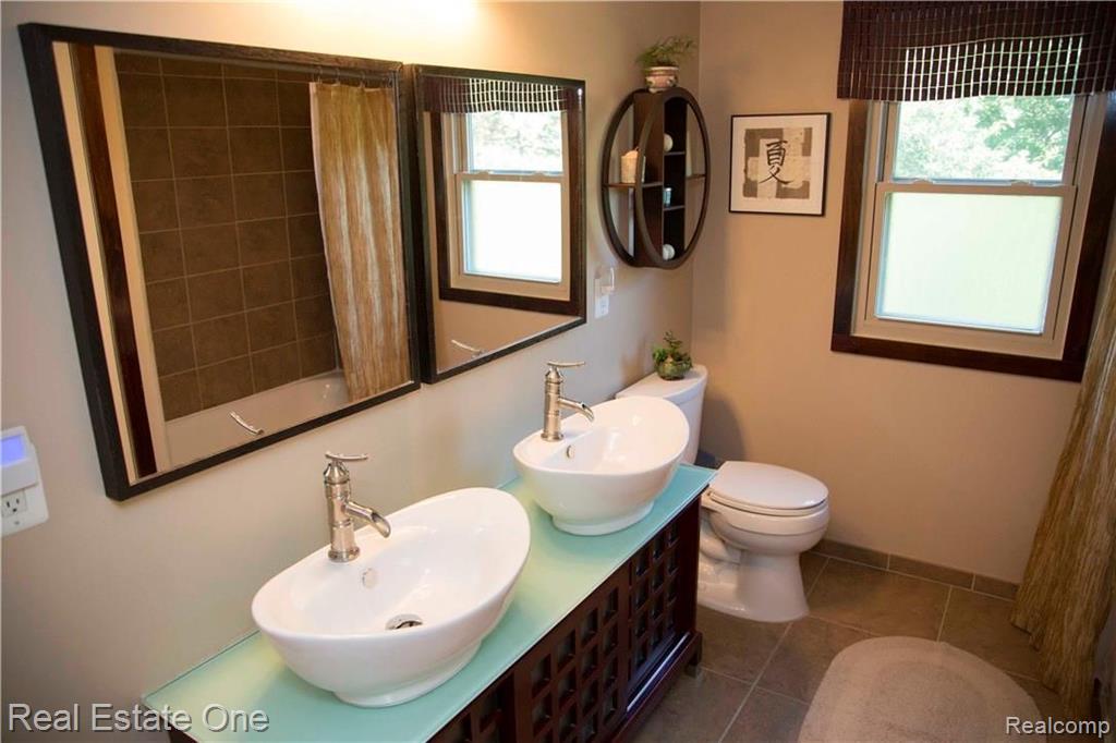 1736 North Kilburn Road Rochester Hills, MI 48306 - Photo 24 of 32
