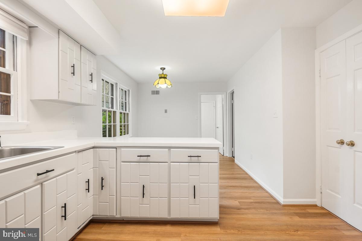 9126 Friars Road Bethesda, MD 20817 - Photo 11 of 32 Kitchen