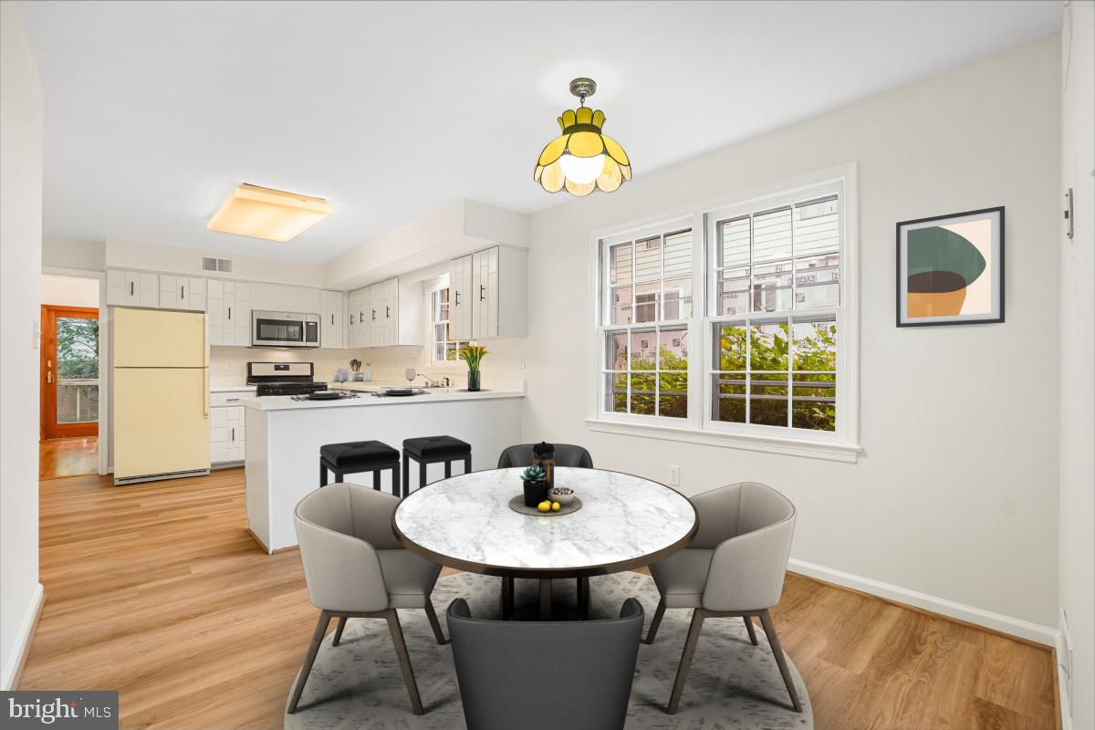9126 Friars Road Bethesda, MD 20817 - Photo 12 of 32 Eat in Kitchen Virtual staging