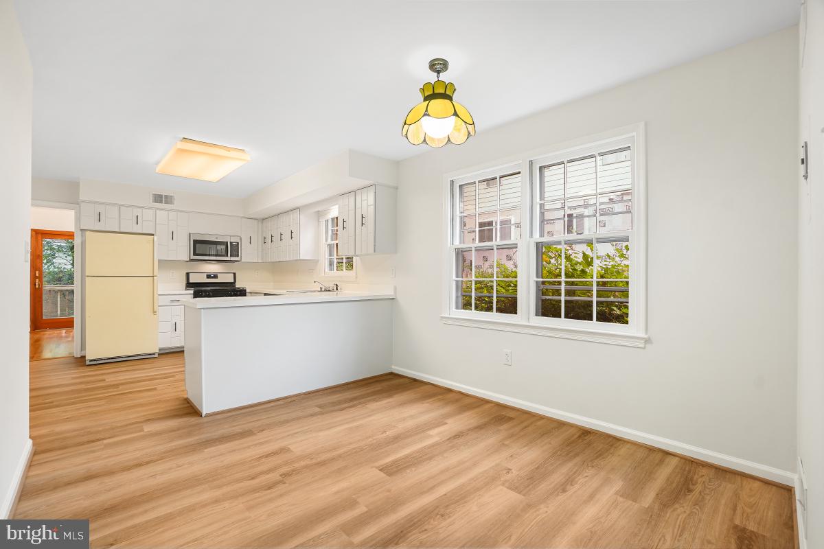 9126 Friars Road Bethesda, MD 20817 - Photo 13 of 32 Eat in Kitchen