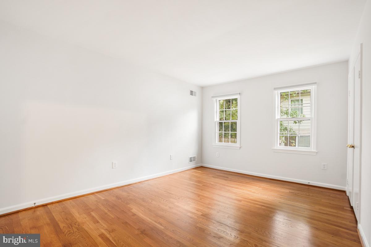 9126 Friars Road Bethesda, MD 20817 - Photo 19 of 32 Bedroom