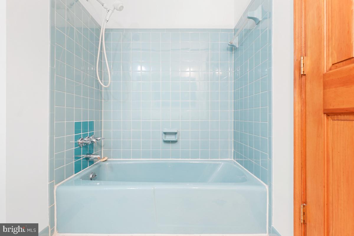 9126 Friars Road Bethesda, MD 20817 - Photo 20 of 32 Hall Bath