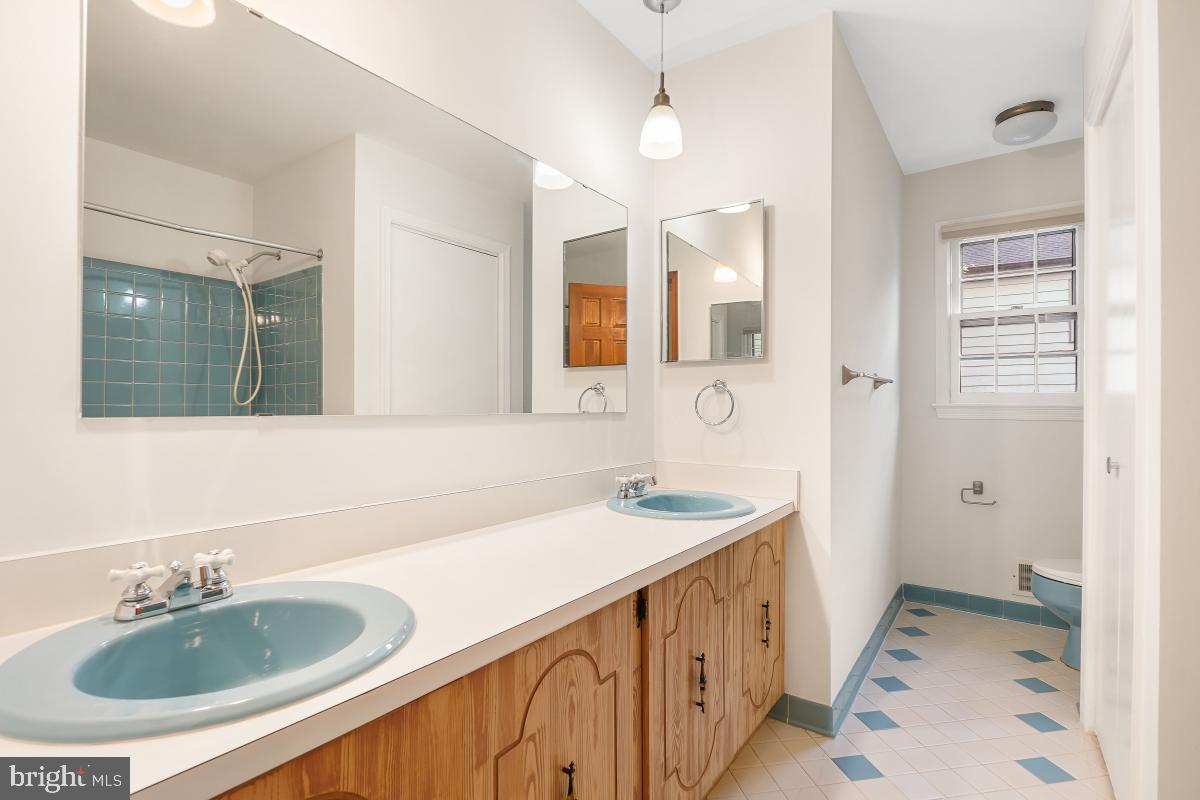 9126 Friars Road Bethesda, MD 20817 - Photo 21 of 32 Hall Bath