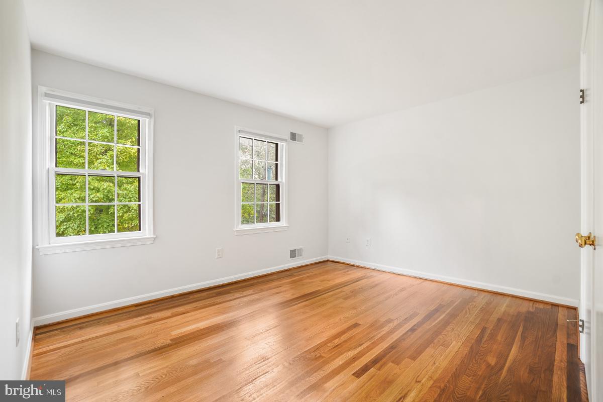 9126 Friars Road Bethesda, MD 20817 - Photo 22 of 32 Bedroom