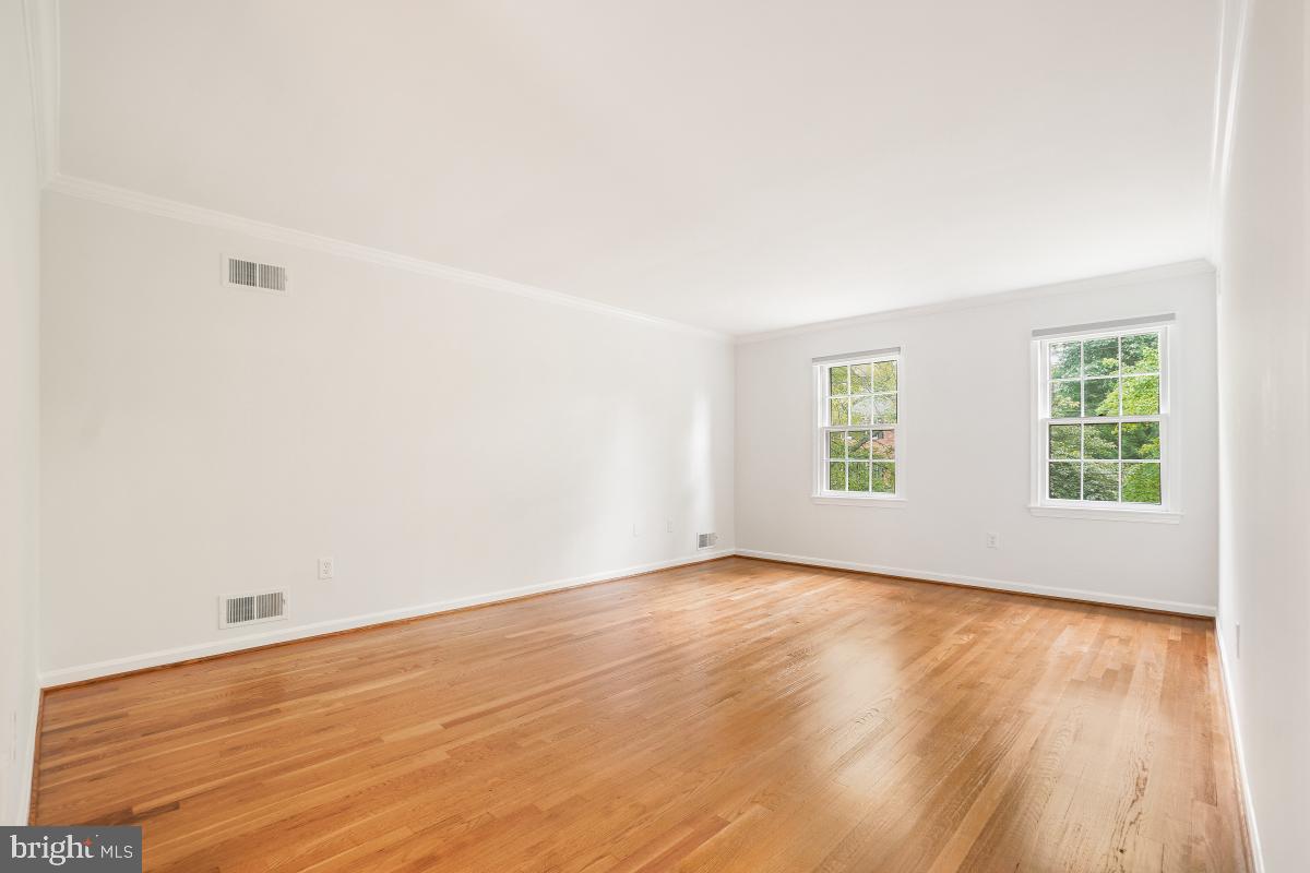 9126 Friars Road Bethesda, MD 20817 - Photo 24 of 32 Primary Bedroom