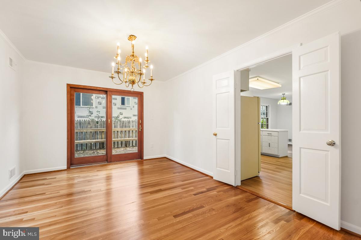 9126 Friars Road Bethesda, MD 20817 - Photo 8 of 32 Dining Room