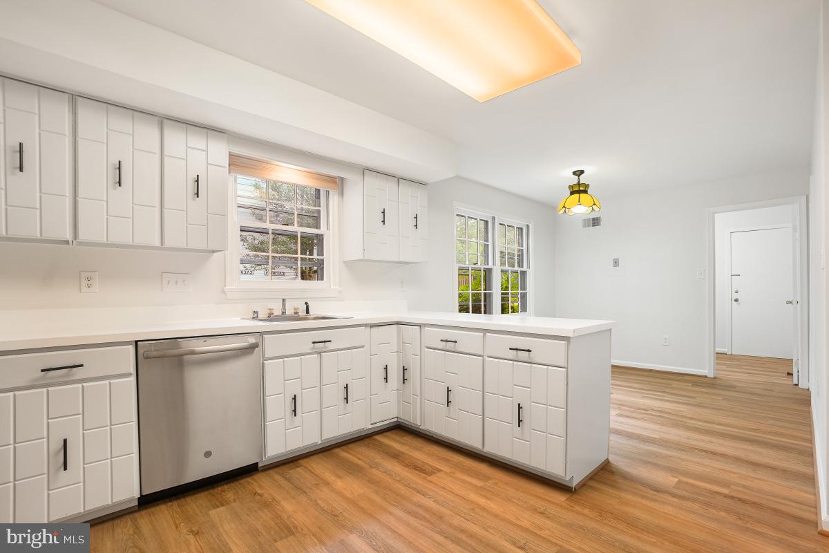 9126 Friars Road Bethesda, MD 20817 - Photo 9 of 32 Kitchen
