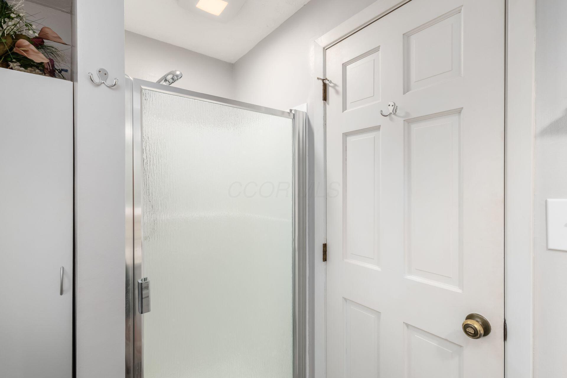 4220 Rutherford Road Powell, OH 43065 - Photo 32 of 53 2nd floor full bathroom