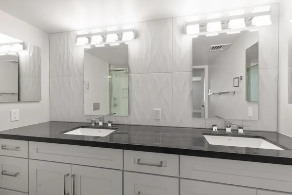 $2,900 | 6502 North Central Avenue, Unit A103, Phoenix, AZ 85012