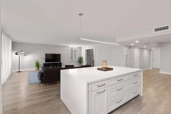 $2,900 | 6502 North Central Avenue, Unit A103, Phoenix, AZ 85012