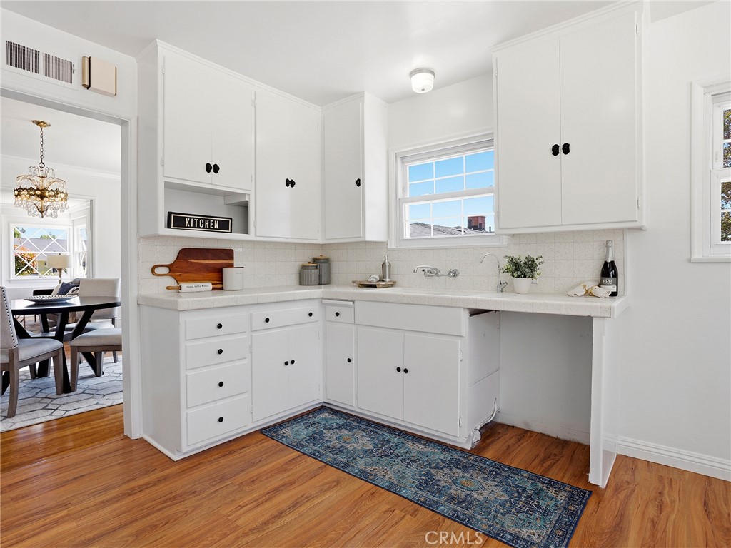 521 Bethany Road Burbank, CA 91504 - Photo 7 of 50 Kitchen