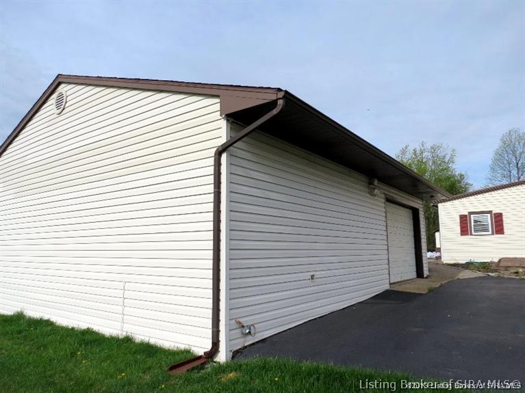 3378 Freiberger Road Floyds Knobs, IN 47119 - Photo 4 of 26 Gallery Image 4