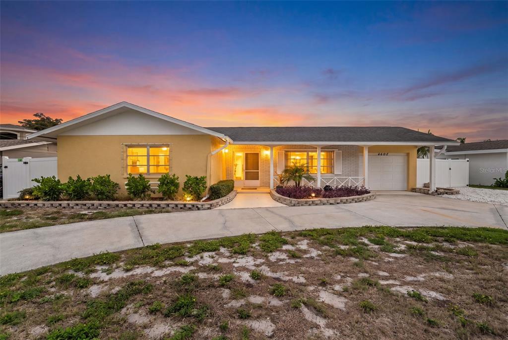 4608 Arlington Road Palmetto, FL 34221 - Photo 2 of 36