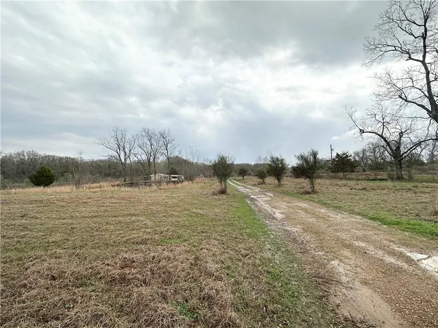 $180,000 | 305 Ralphs Lane, Hessmer, LA 71341