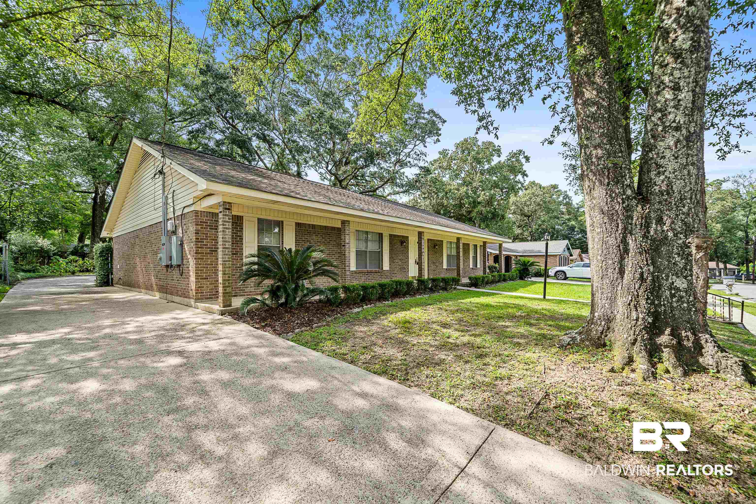 2308 Lantern Lane West Mobile, AL 36693 - Photo 2 of 29