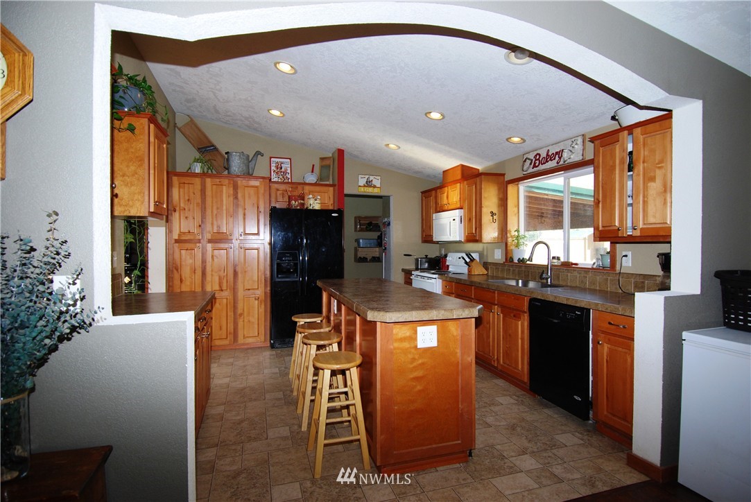 6615 Navarre Coulee Road Chelan, WA 98816 - Photo 3 of 21 Gallery Image 3