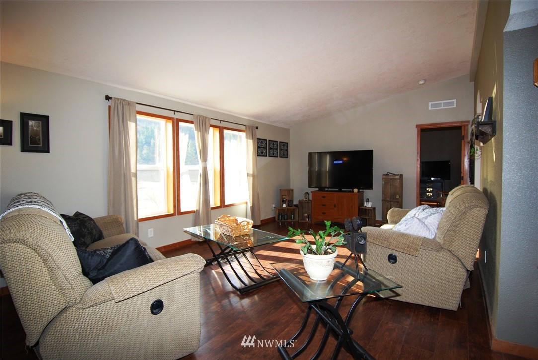 6615 Navarre Coulee Road Chelan, WA 98816 - Photo 8 of 21 Gallery Image 8