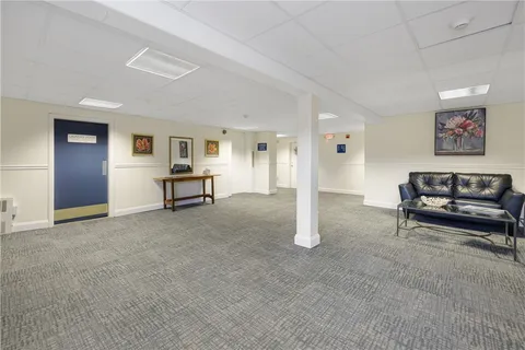 $575,000 | 401 Bellevue Avenue, Unit 308, Newport, RI 02840