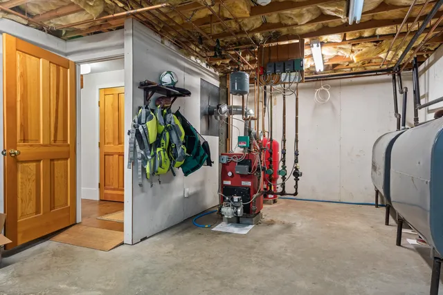 $1,095,000 | 28 Orne Lane, Cushing, ME 04563