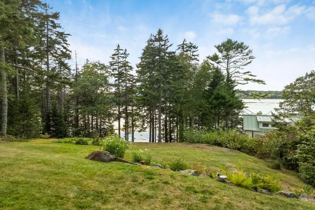 $1,095,000 | 28 Orne Lane, Cushing, ME 04563