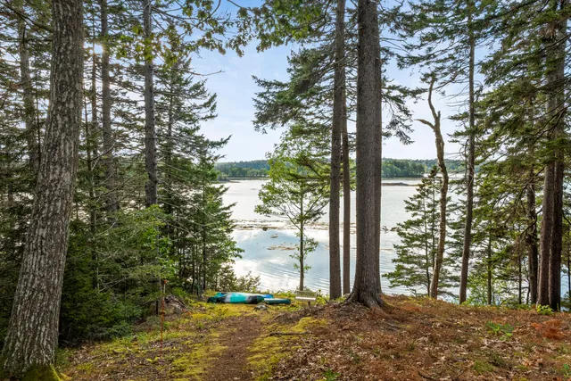 $1,095,000 | 28 Orne Lane, Cushing, ME 04563