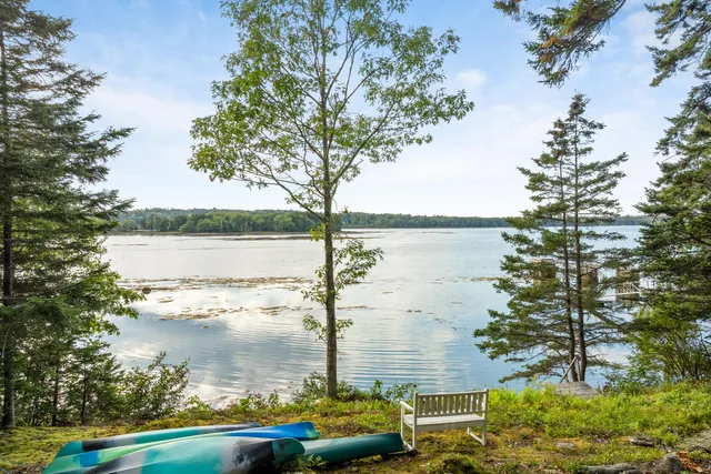 $1,095,000 | 28 Orne Lane, Cushing, ME 04563
