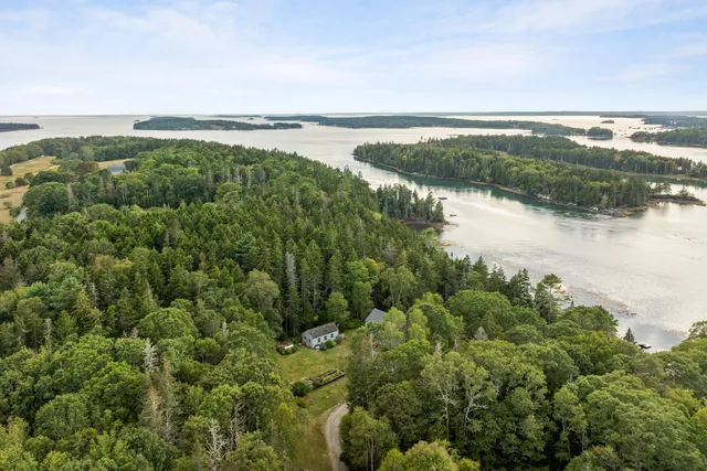 $1,095,000 | 28 Orne Lane, Cushing, ME 04563