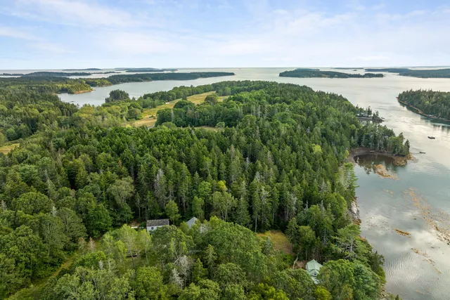 $1,095,000 | 28 Orne Lane, Cushing, ME 04563