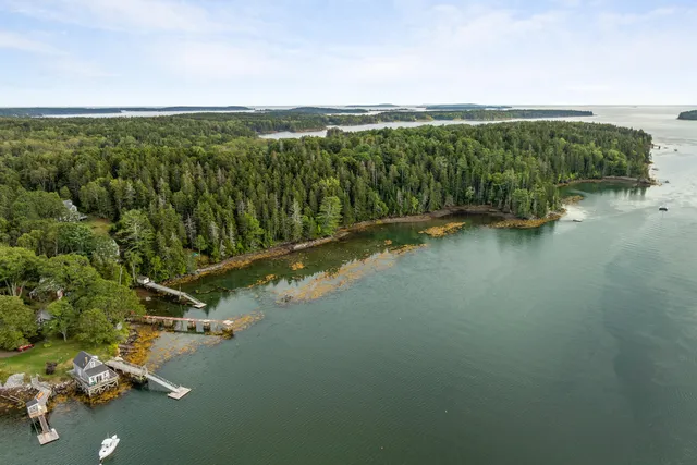 $1,095,000 | 28 Orne Lane, Cushing, ME 04563