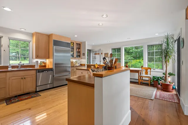 $1,095,000 | 28 Orne Lane, Cushing, ME 04563