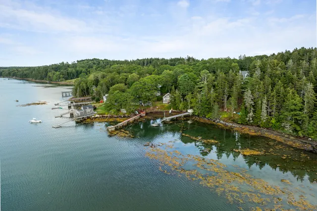 $1,095,000 | 28 Orne Lane, Cushing, ME 04563