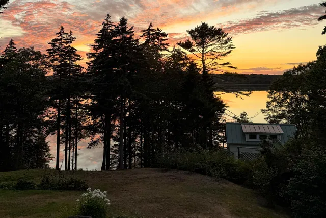 $1,095,000 | 28 Orne Lane, Cushing, ME 04563