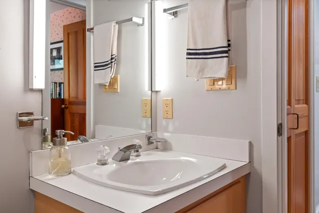 $1,095,000 | 28 Orne Lane, Cushing, ME 04563