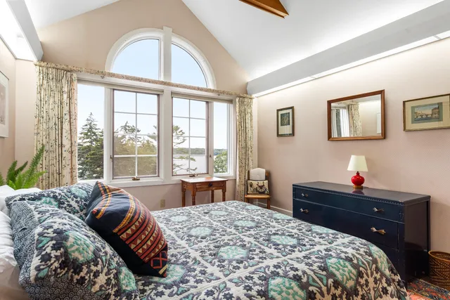 $1,095,000 | 28 Orne Lane, Cushing, ME 04563