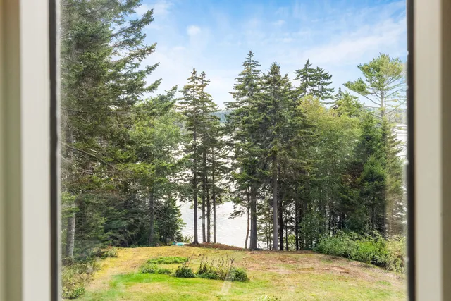 $1,095,000 | 28 Orne Lane, Cushing, ME 04563