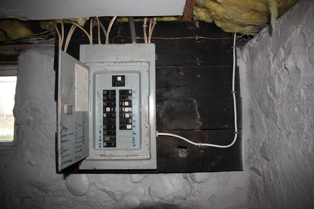17 Calumet Road Holyoke, MA 01040 - Photo 13 of 19 Gallery Image 13