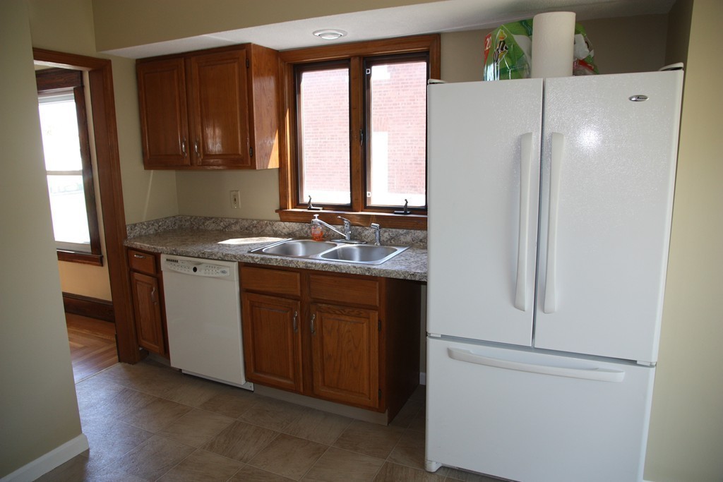 17 Calumet Road Holyoke, MA 01040 - Photo 8 of 19 Gallery Image 8