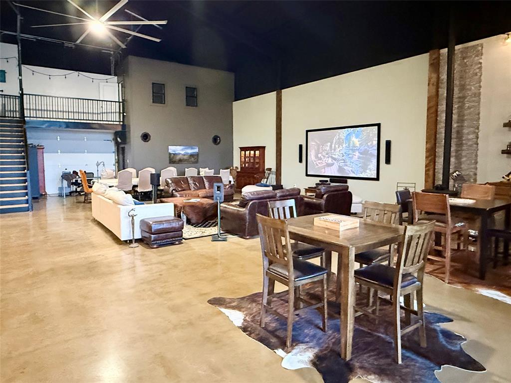 1211 VZ County Road Canton, TX 75103 - Photo 10 of 39 a living room with furniture and a flat screen tv