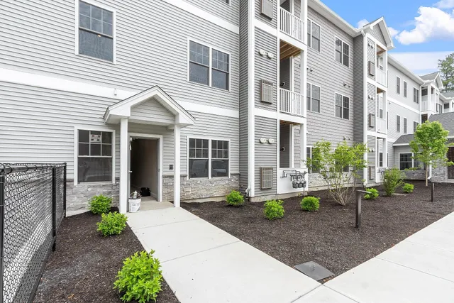 $419,900 | 10100 South Willow Street, Unit 107, Manchester, NH 03109