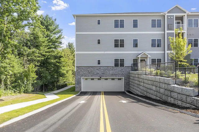 $419,900 | 10100 South Willow Street, Unit 107, Manchester, NH 03109