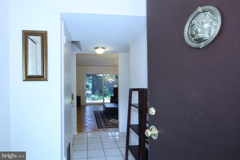 1727 Ivy Oak Square, Unit 11 Reston, VA 20190 - Photo 3 of 27 Interior (General)
