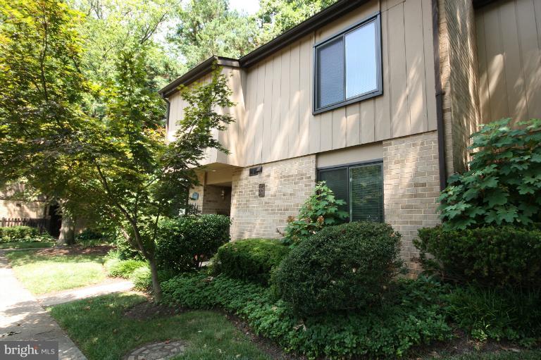 1727 Ivy Oak Square, Unit 11 Reston, VA 20190 - Photo 22 of 27 Exterior (Front)