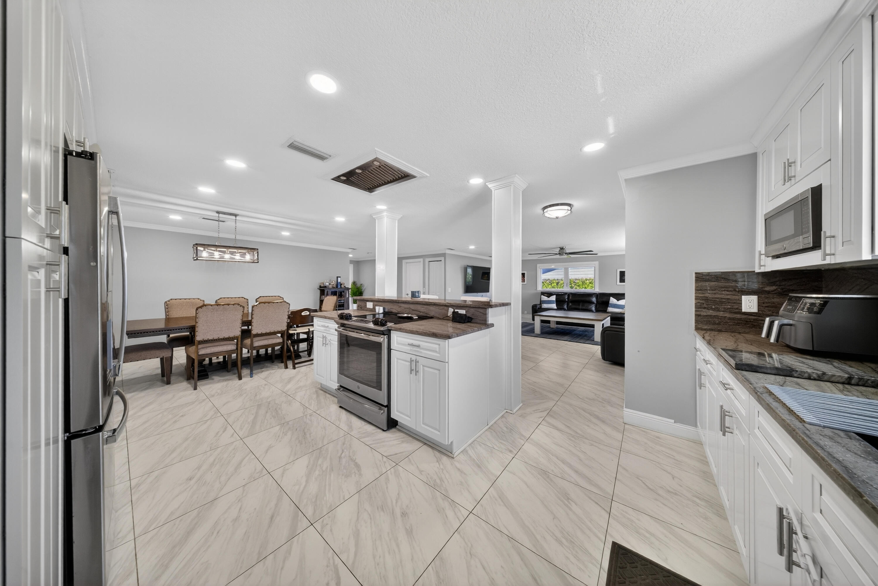 1879 Southeast Madison Street Stuart, FL 34997 - Photo 13 of 41 DSC07648