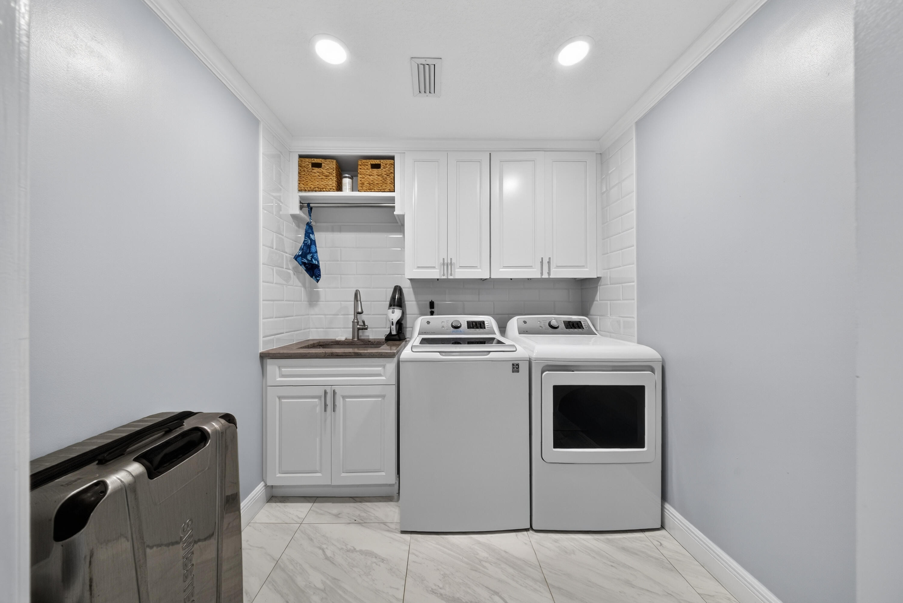 1879 Southeast Madison Street Stuart, FL 34997 - Photo 29 of 41 DSC07538